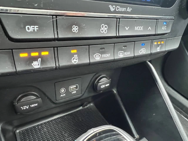 Hyundai Tucson SE**Jamais Accidentee**SAAQ Certifie**TOIT OUVRANT PANORAMIQUE**SIEGE EN CUIR**CAMERA DE RECUL**SIEGES CHAUFFNATS AVANT ET ARRIERE**Volant Chauffant**Alerte d'angle Mort**MAGS** 2017