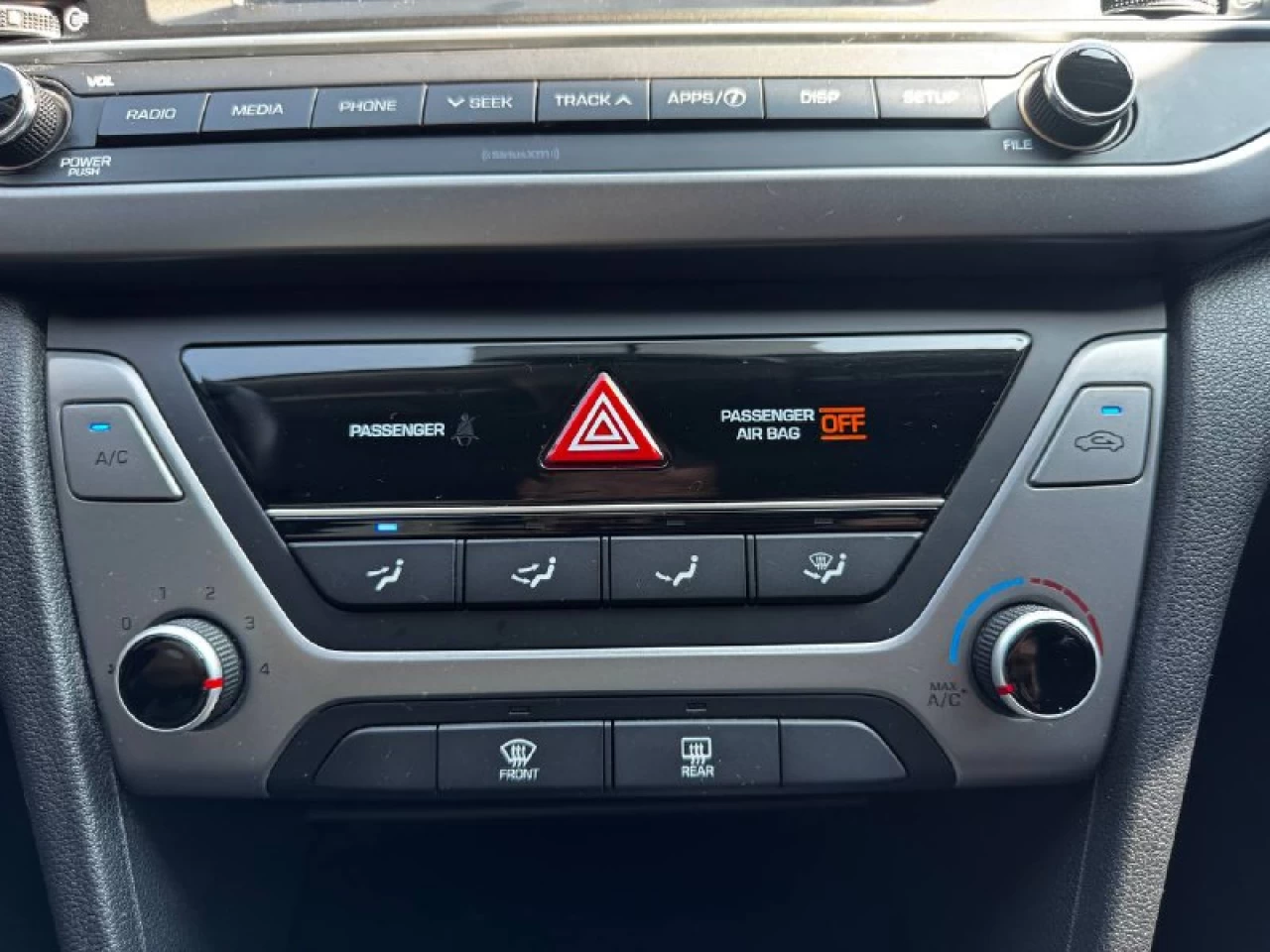 2017 Hyundai Elantra GL**SAAQ CERTIFIEE**CAR PLAY**SIEGES CHAUFFANTS**VOLANT CHAUFFANTS**MAGS**CAMERA DE RECULE**ANGLE MORT** Main Image
