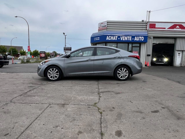 Hyundai Elantra Sport Appearance**SAAQ CERTIFIEE**Toit Ouvrant**CAMERA DE RECULE**SIEGES CHAUFFANTS**MAGS** 2016
