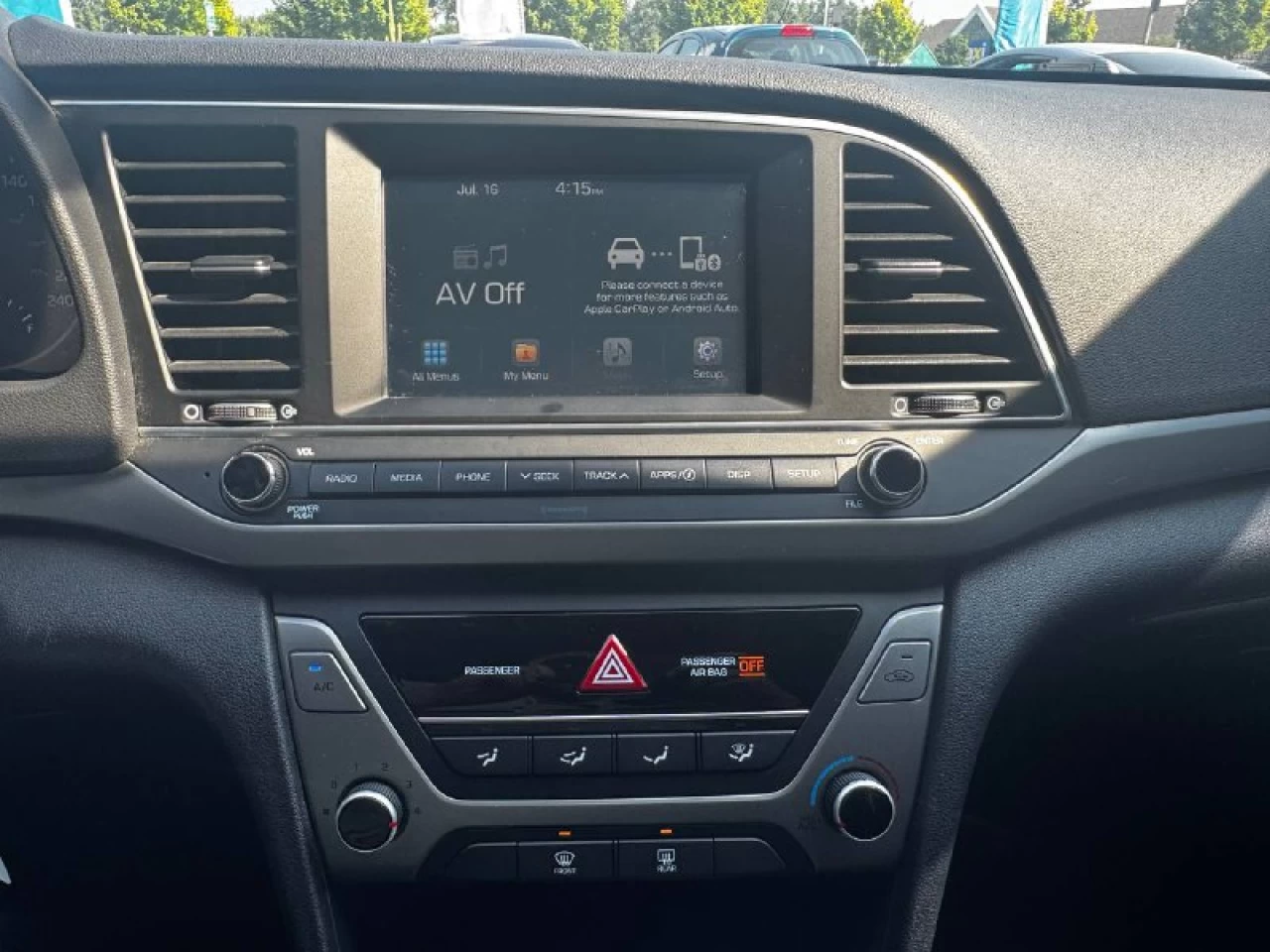 2017 Hyundai Elantra GL**SAAQ CERTIFIEE**CAR PLAY**SIEGES CHAUFFANTS**VOLANT CHAUFFANTS**MAGS**CAMERA DE RECULE**ANGLE MORT** Main Image