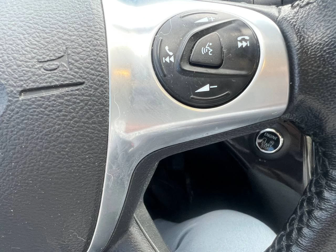 2016 Ford Escape Titanium**SAAQ CERTIFIEE**AWD**Toit Ouvrant Panaromique**ANGLE MORT**CamÉra de Recul**SIEGES EN CUIR**Navigation**SIEGES CHAUFFANTS**dÉmarrage À distance**MAGS** Main Image