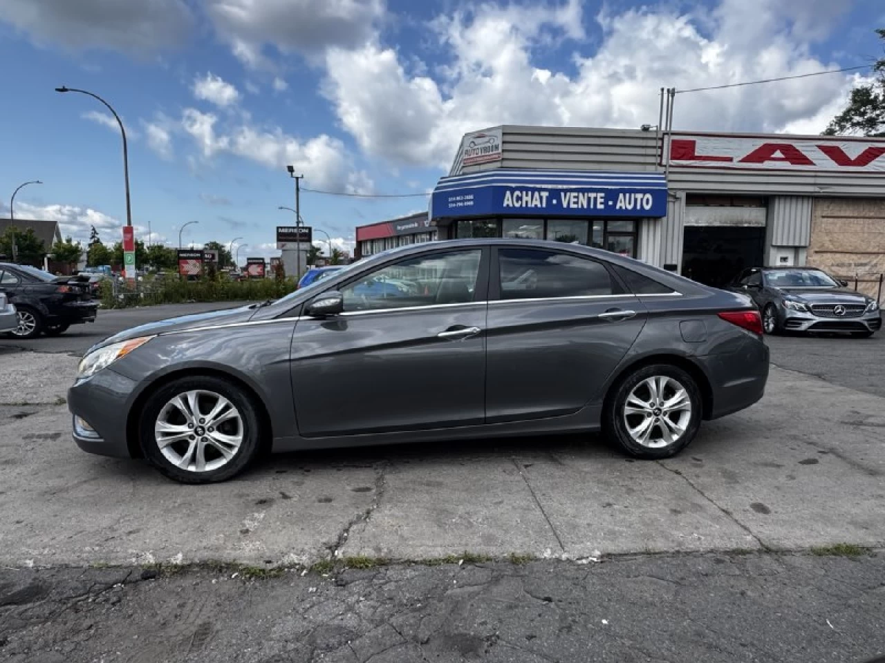 2011 Hyundai Sonata Limited**Un Proprietaire**CUIR**TOIT OUVRANT**SIEGES CHAUFFNATS**MAGS** Main Image