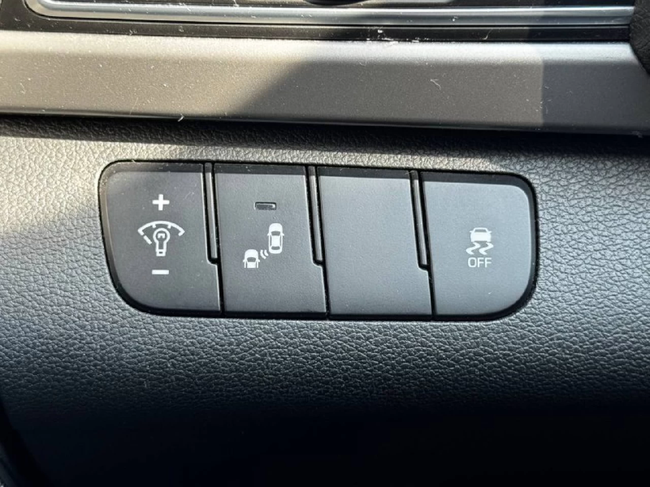 2017 Hyundai Elantra GL**SAAQ CERTIFIEE**CAR PLAY**SIEGES CHAUFFANTS**VOLANT CHAUFFANTS**MAGS**CAMERA DE RECULE**ANGLE MORT** Main Image