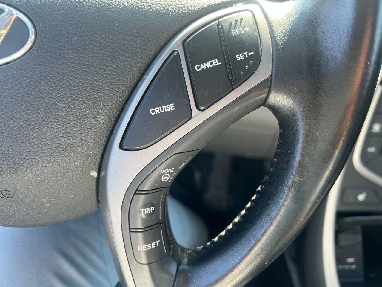 2014 Hyundai Elantra GLS**SAAQ CERTIFIEE**Toit Ouvrant**CAMERA DE RECULE**SIEGES CHAUFFANTS**MAGS**Bas Kilometrage**Un PropriÉtaire** Main Image