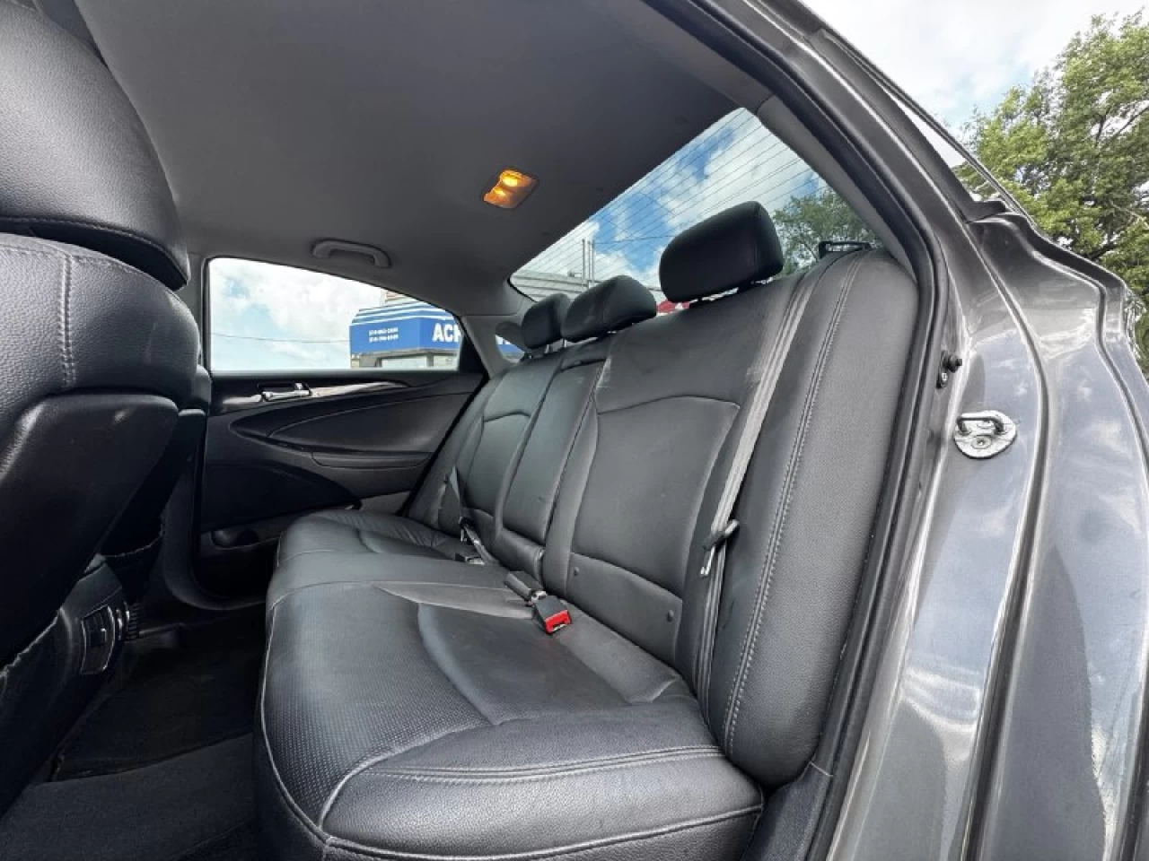 2011 Hyundai Sonata Limited**Un Proprietaire**CUIR**TOIT OUVRANT**SIEGES CHAUFFNATS**MAGS** Main Image