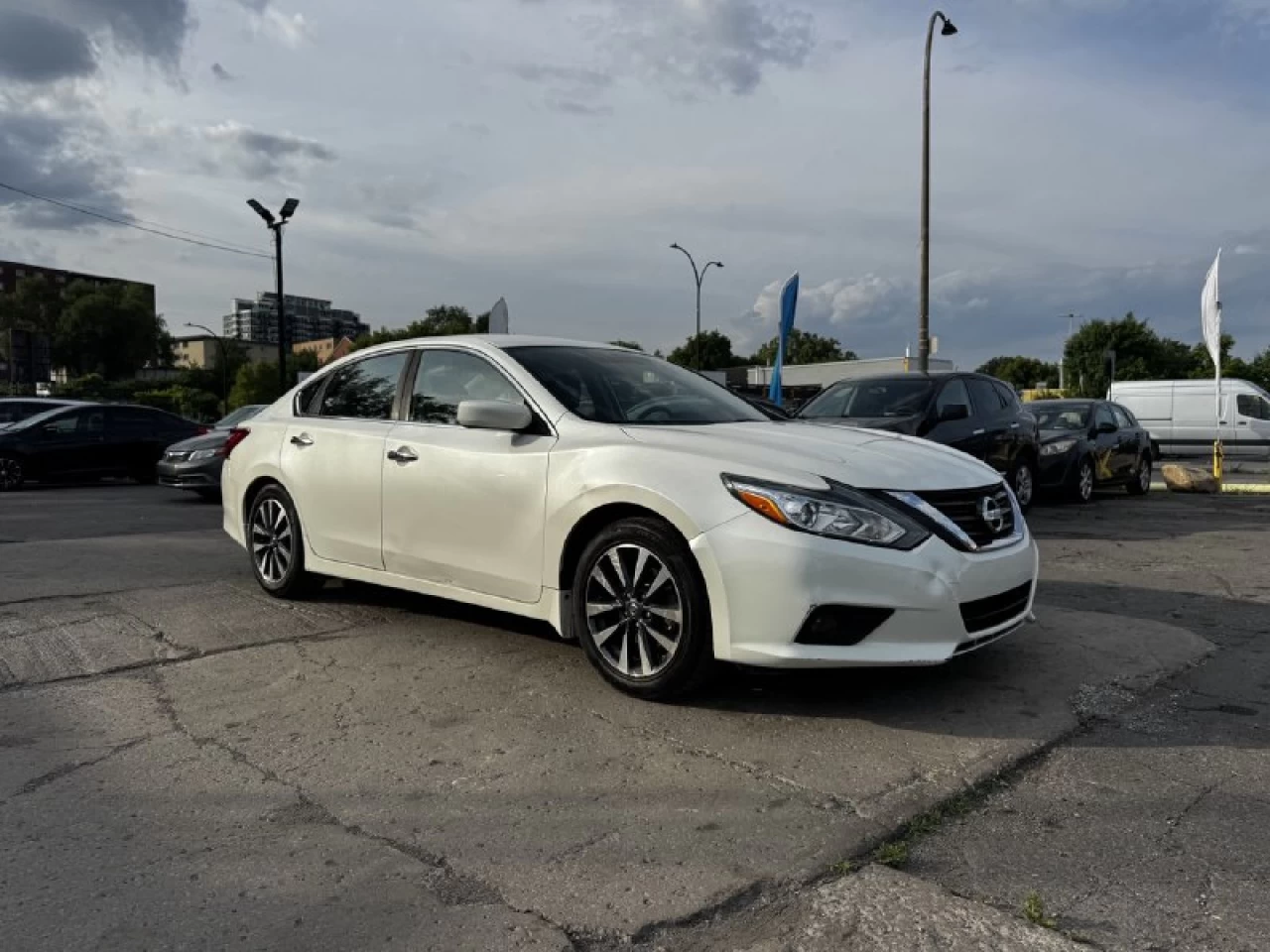 2016 Nissan Altima 2.5**CAMERA DE RECULE**ALERTE ANGLE MORT**SIEGES CHAUFFANTS**MAGS**PUSH TO START** Main Image