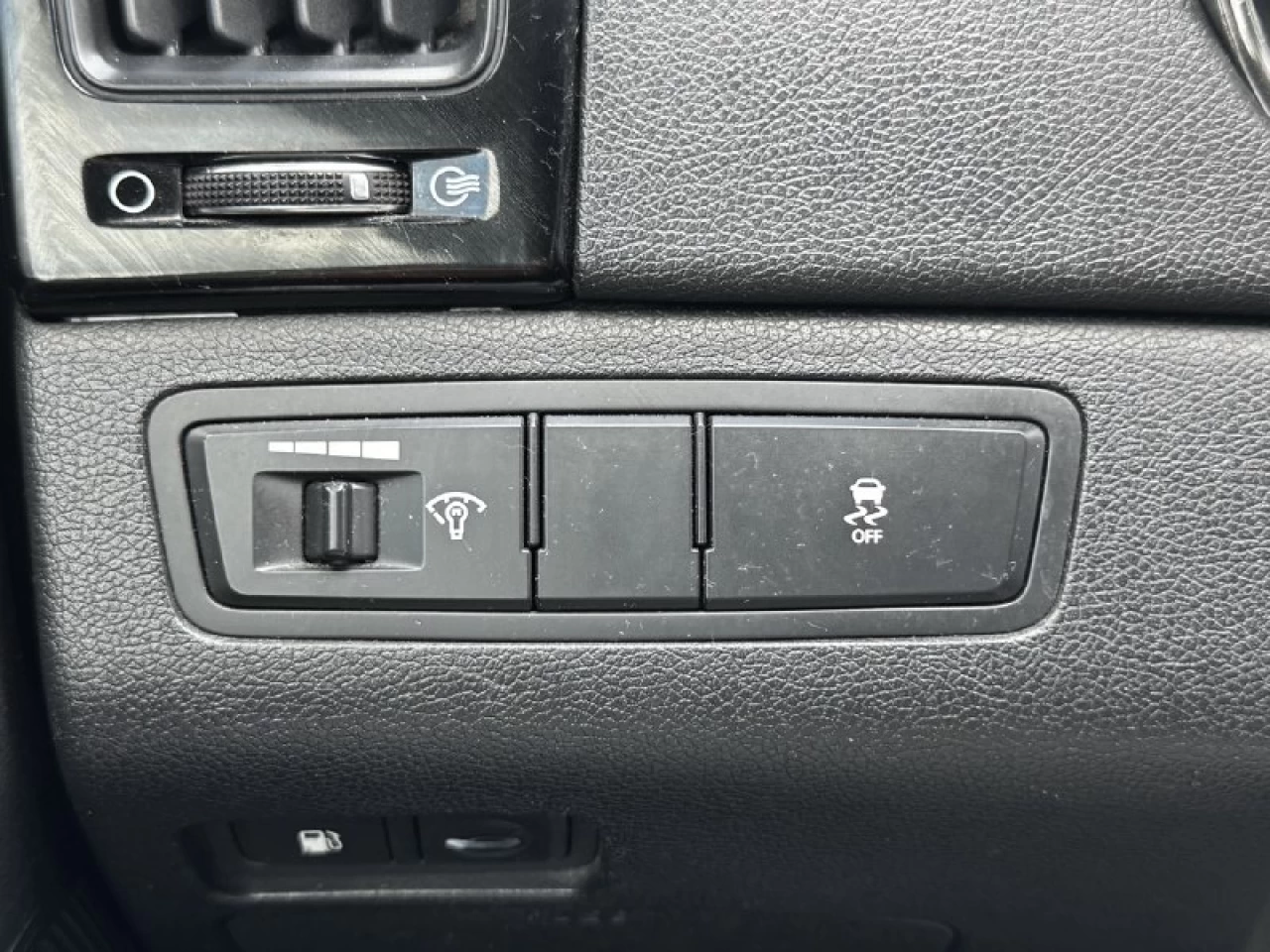 2011 Hyundai Sonata Limited**Un Proprietaire**CUIR**TOIT OUVRANT**SIEGES CHAUFFNATS**MAGS** Main Image