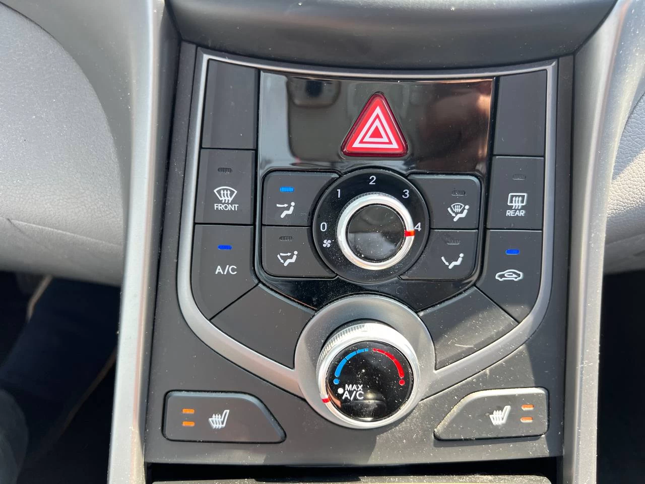 2014 Hyundai Elantra GLS**SAAQ CERTIFIEE**Toit Ouvrant**CAMERA DE RECULE**SIEGES CHAUFFANTS**MAGS**Bas Kilometrage**Un PropriÉtaire** Main Image
