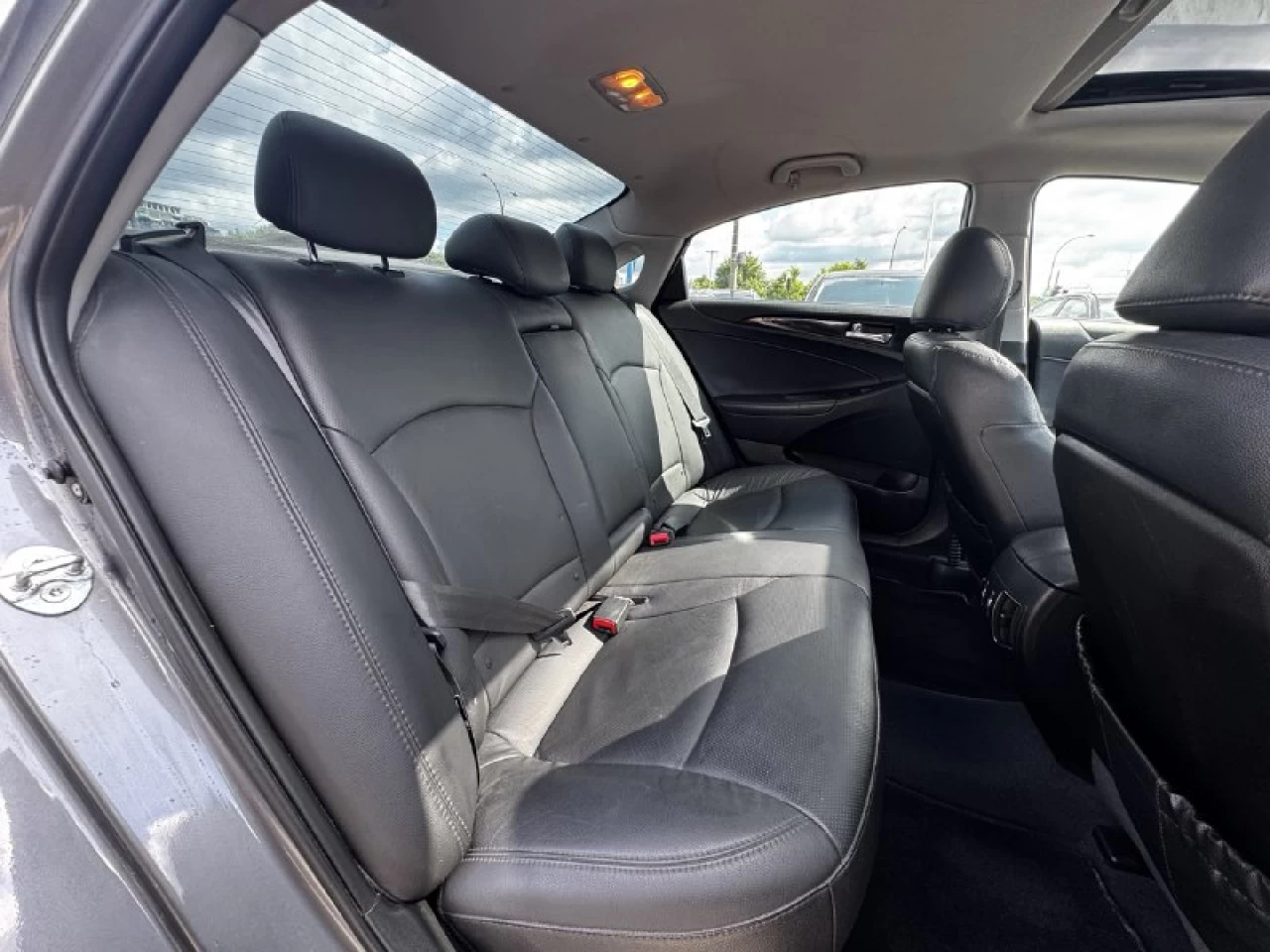 2011 Hyundai Sonata Limited**Un Proprietaire**CUIR**TOIT OUVRANT**SIEGES CHAUFFNATS**MAGS** Main Image
