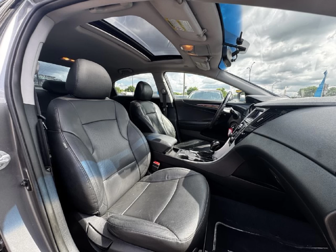 2011 Hyundai Sonata Limited**Un Proprietaire**CUIR**TOIT OUVRANT**SIEGES CHAUFFNATS**MAGS** Main Image