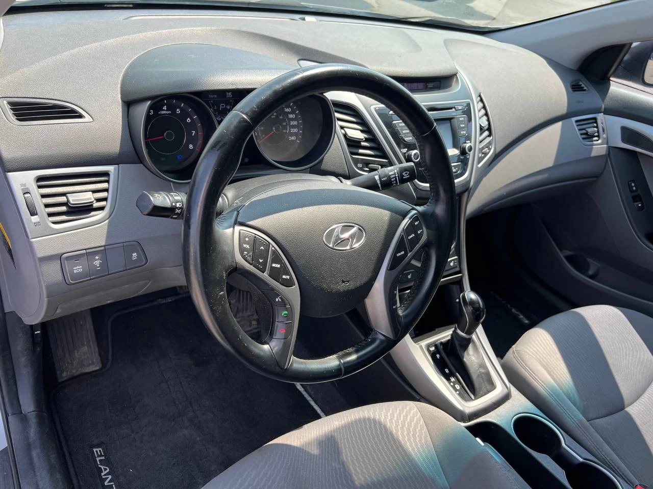 2014 Hyundai Elantra GLS**SAAQ CERTIFIEE**Toit Ouvrant**CAMERA DE RECULE**SIEGES CHAUFFANTS**MAGS**Bas Kilometrage**Un PropriÉtaire** Main Image