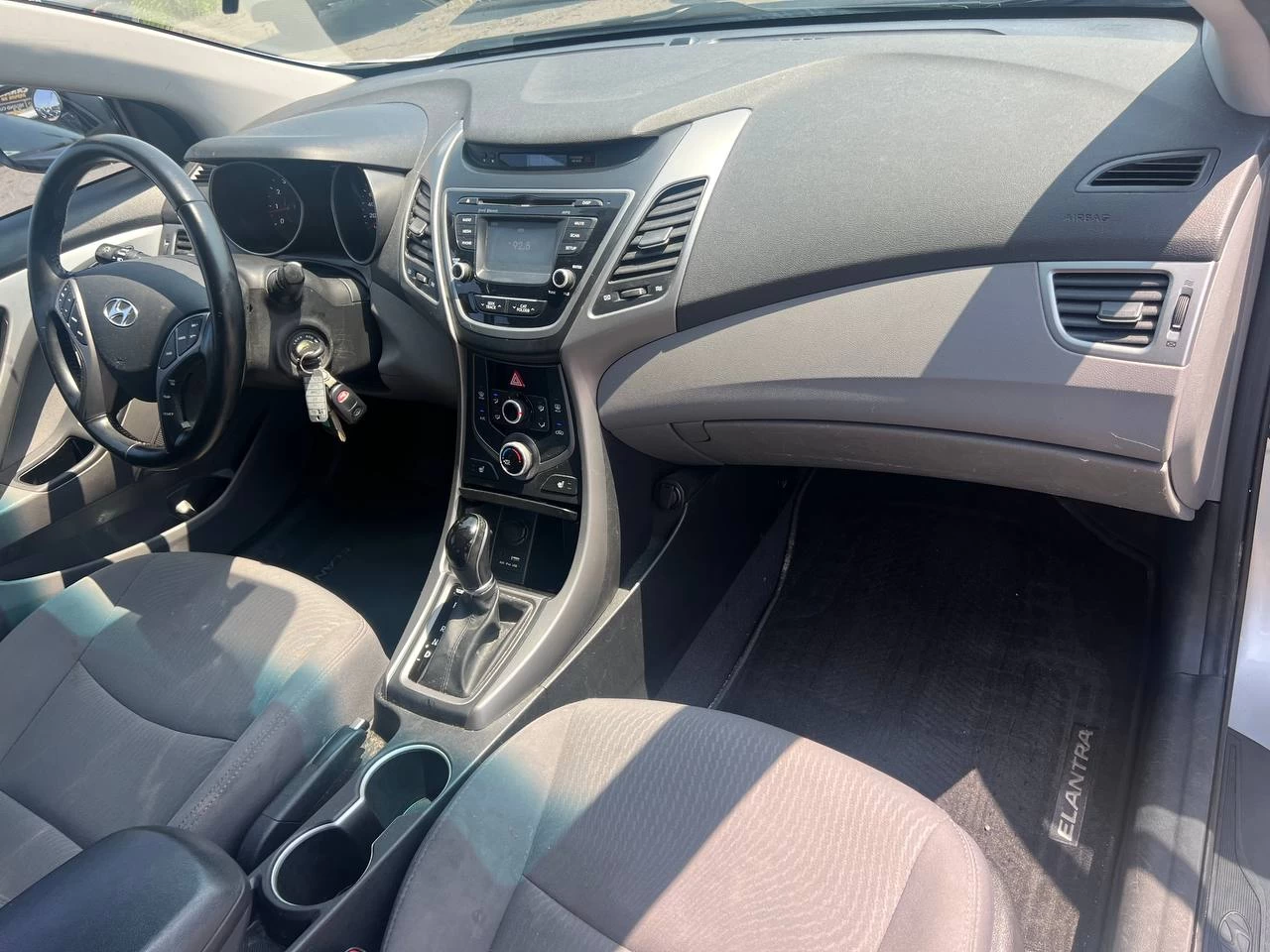 2014 Hyundai Elantra GLS**SAAQ CERTIFIEE**Toit Ouvrant**CAMERA DE RECULE**SIEGES CHAUFFANTS**MAGS**Bas Kilometrage**Un PropriÉtaire** Main Image