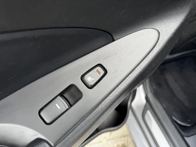 Hyundai Sonata Limited**Un Proprietaire**CUIR**TOIT OUVRANT**SIEGES CHAUFFNATS**MAGS** 2011