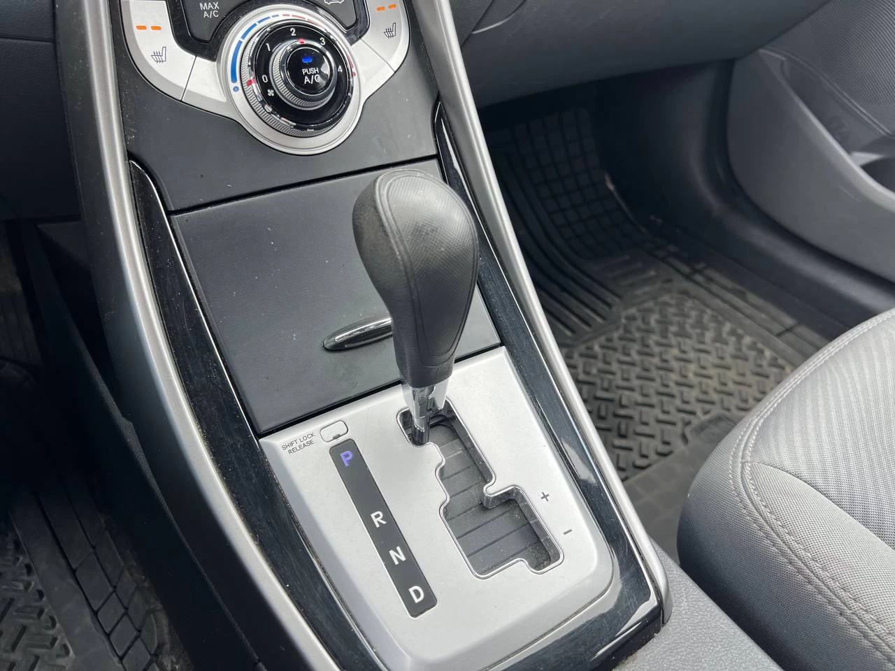2012 Hyundai Elantra GL**SIEGES CHAUFFANTS**MODE ECO**BAS KILOMETRAGE** Main Image