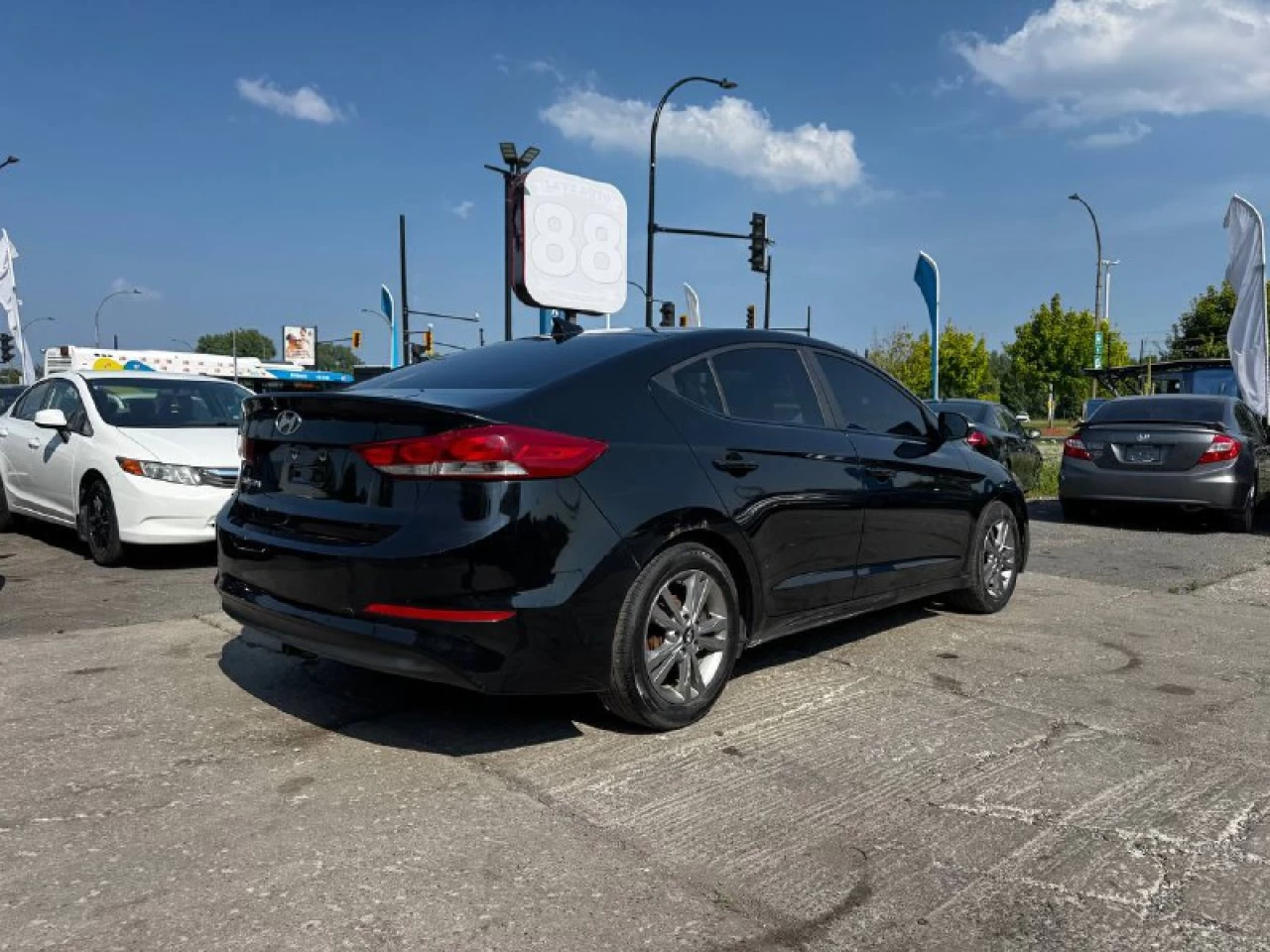 2017 Hyundai Elantra GL**SAAQ CERTIFIEE**CAR PLAY**SIEGES CHAUFFANTS**VOLANT CHAUFFANTS**MAGS**CAMERA DE RECULE**ANGLE MORT** Main Image