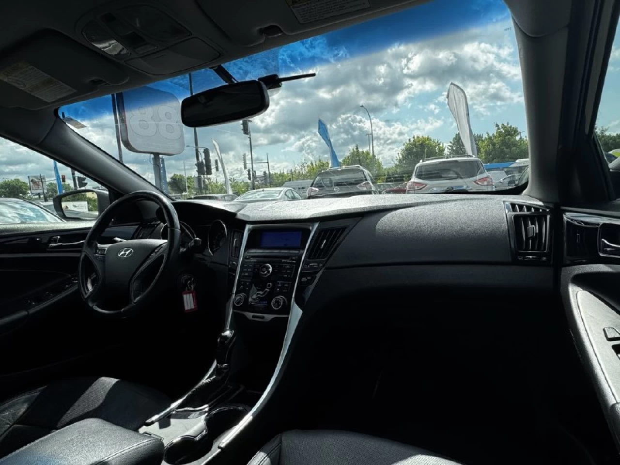 2011 Hyundai Sonata Limited**Un Proprietaire**CUIR**TOIT OUVRANT**SIEGES CHAUFFNATS**MAGS** Main Image