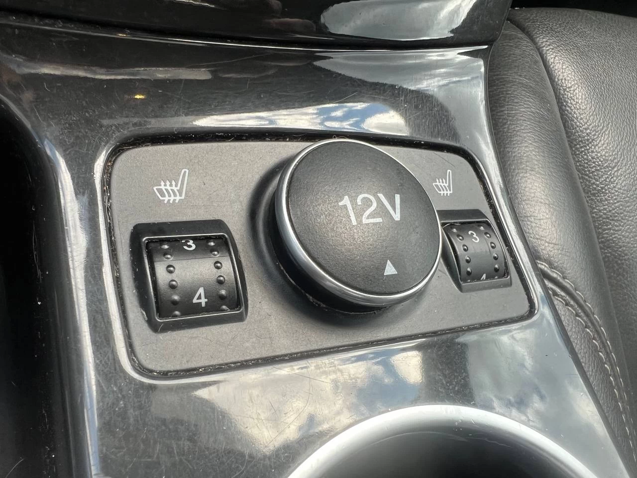 2016 Ford Escape Titanium**SAAQ CERTIFIEE**AWD**Toit Ouvrant Panaromique**ANGLE MORT**CamÉra de Recul**SIEGES EN CUIR**Navigation**SIEGES CHAUFFANTS**dÉmarrage À distance**MAGS** Main Image