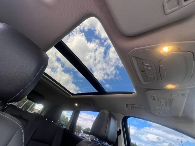 Ford Escape Titanium**SAAQ CERTIFIEE**AWD**Toit Ouvrant Panaromique**ANGLE MORT**Caméra de Recul**SIEGES EN CUIR**Navigation**SIEGES CHAUFFANTS**démarrage à distance**MAGS** 2016
