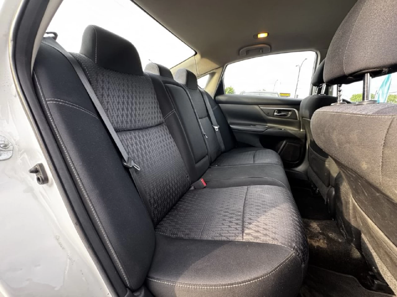 2016 Nissan Altima 2.5**CAMERA DE RECULE**ALERTE ANGLE MORT**SIEGES CHAUFFANTS**MAGS**PUSH TO START** Main Image