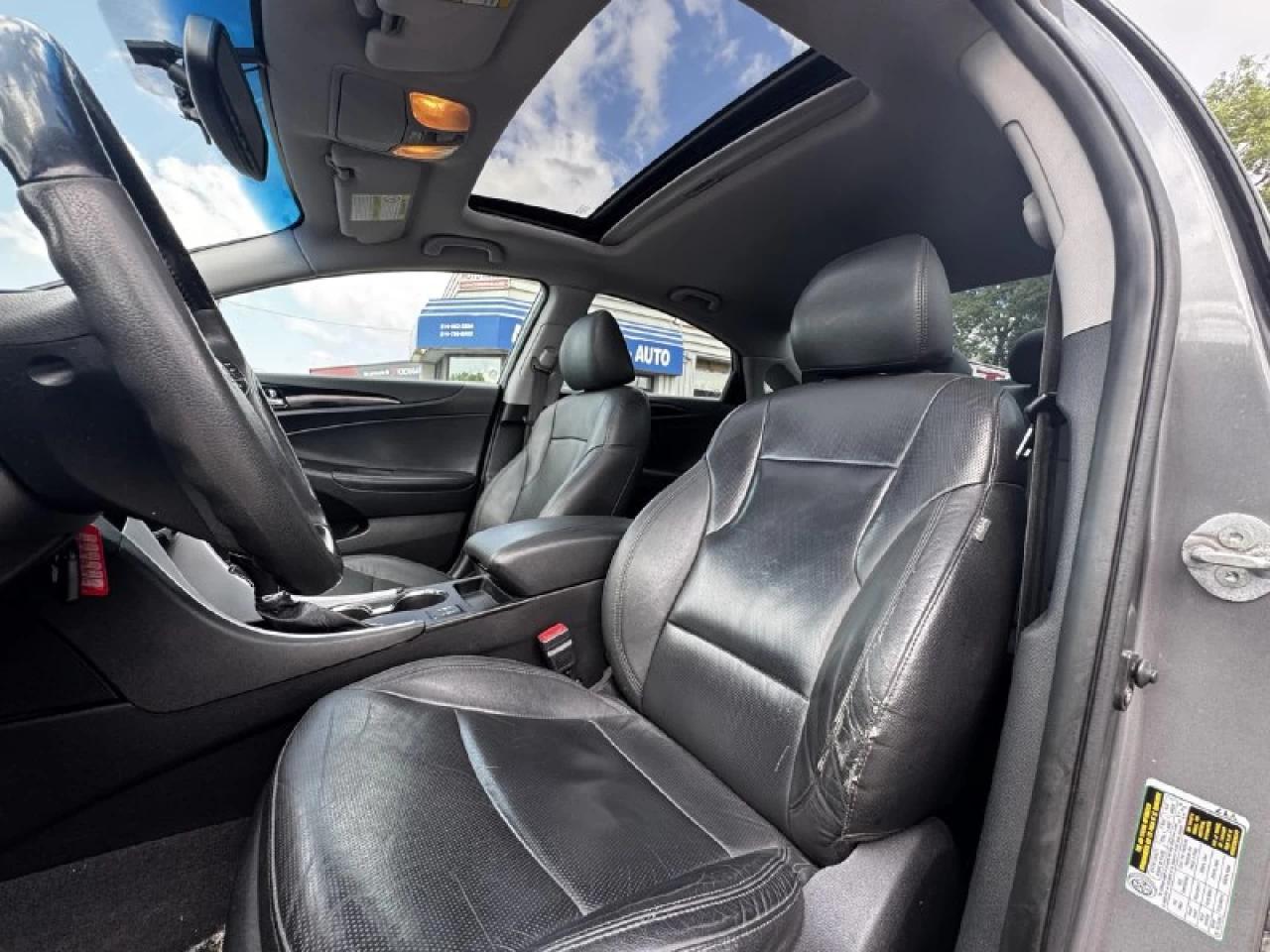 2011 Hyundai Sonata Limited**Un Proprietaire**CUIR**TOIT OUVRANT**SIEGES CHAUFFNATS**MAGS** Main Image