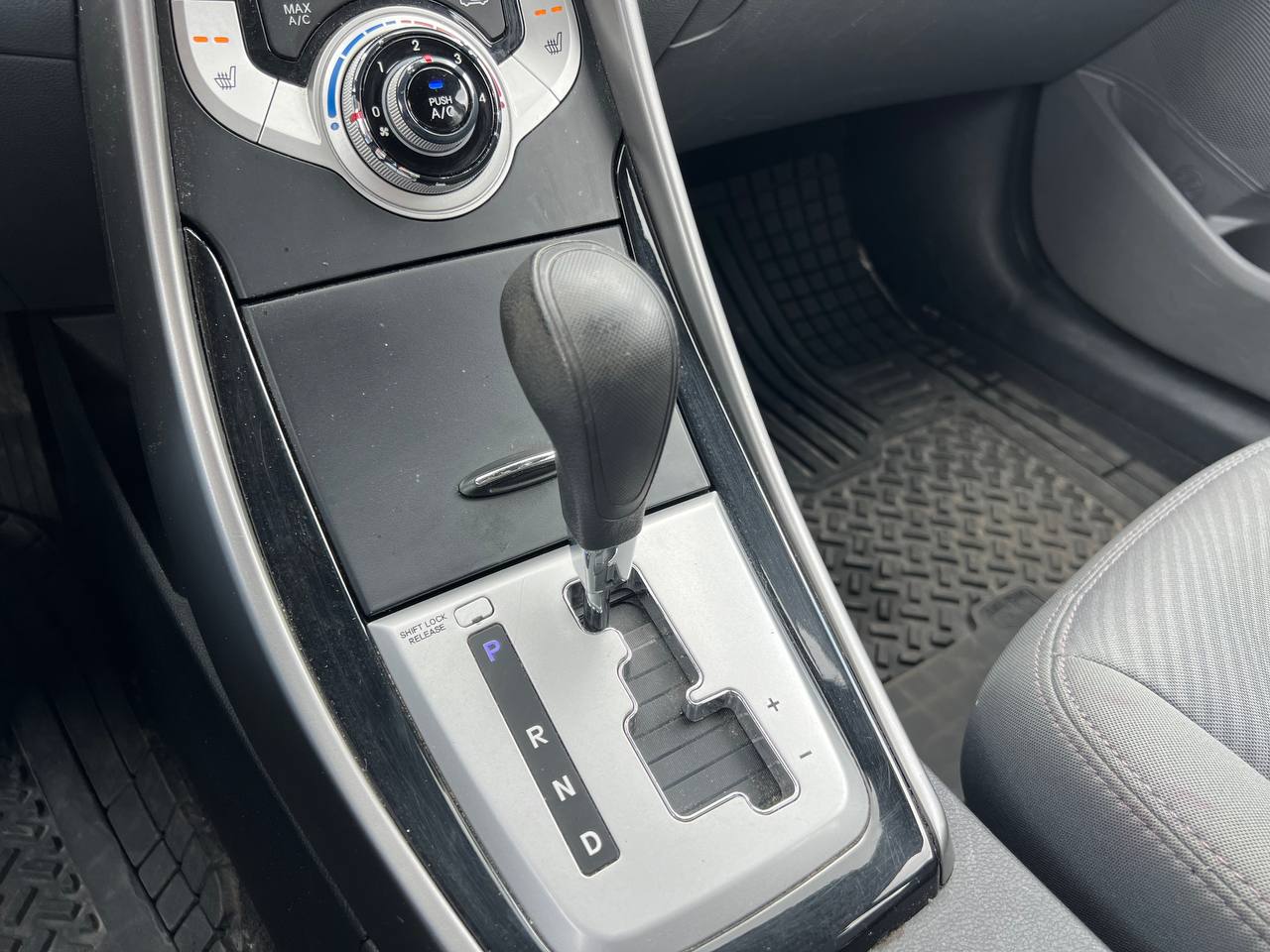 2012 Hyundai Elantra GL**SIEGES CHAUFFANTS**MODE ECO**BAS KILOMETRAGE** Main Image