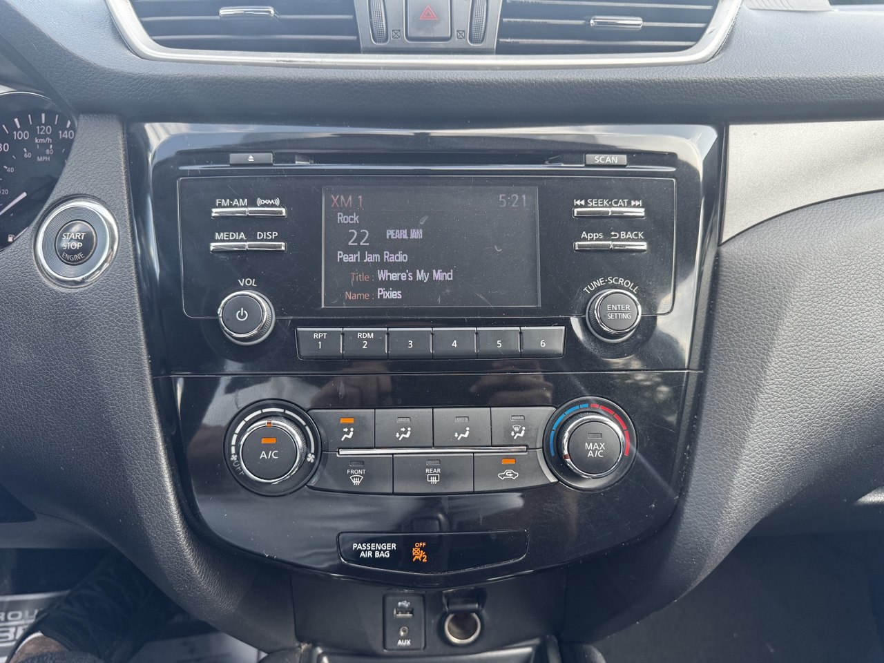 2016 Nissan Rogue SV**AWD**CAMERA DE RECULE**SIEGES CHAUFFNATS**MAGS**SIEGES ELECTRIC** Main Image