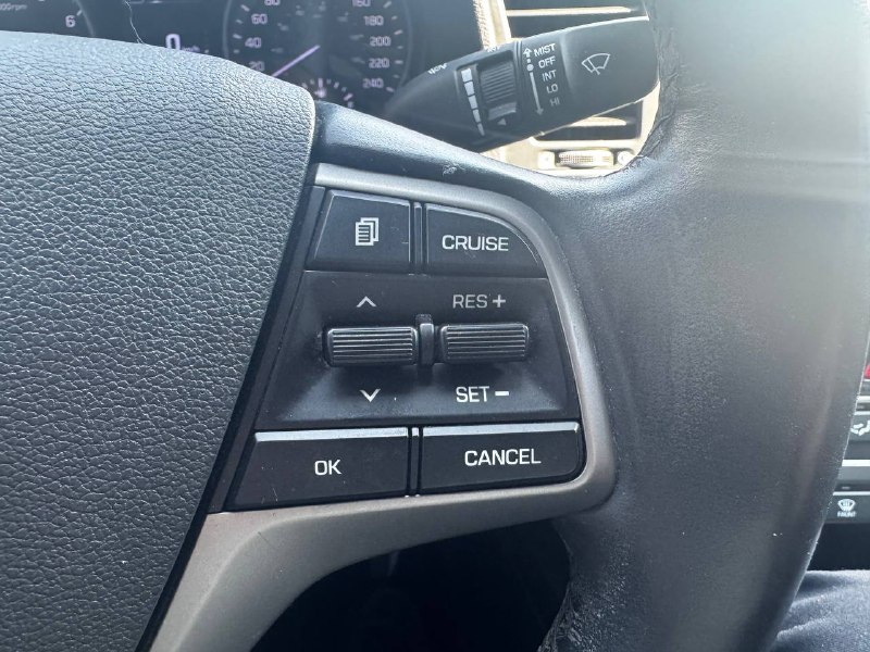 2017 Hyundai Elantra GL**SAAQ CERTIFIEE**CAR PLAY**SIEGES CHAUFFANTS**VOLANT CHAUFFANTS**MAGS**CAMERA DE RECULE**ANGLE MORT** Main Image