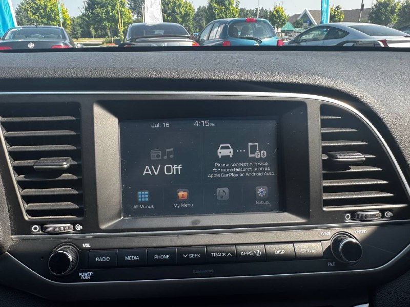 2017 Hyundai Elantra GL**SAAQ CERTIFIEE**CAR PLAY**SIEGES CHAUFFANTS**VOLANT CHAUFFANTS**MAGS**CAMERA DE RECULE**ANGLE MORT** Main Image