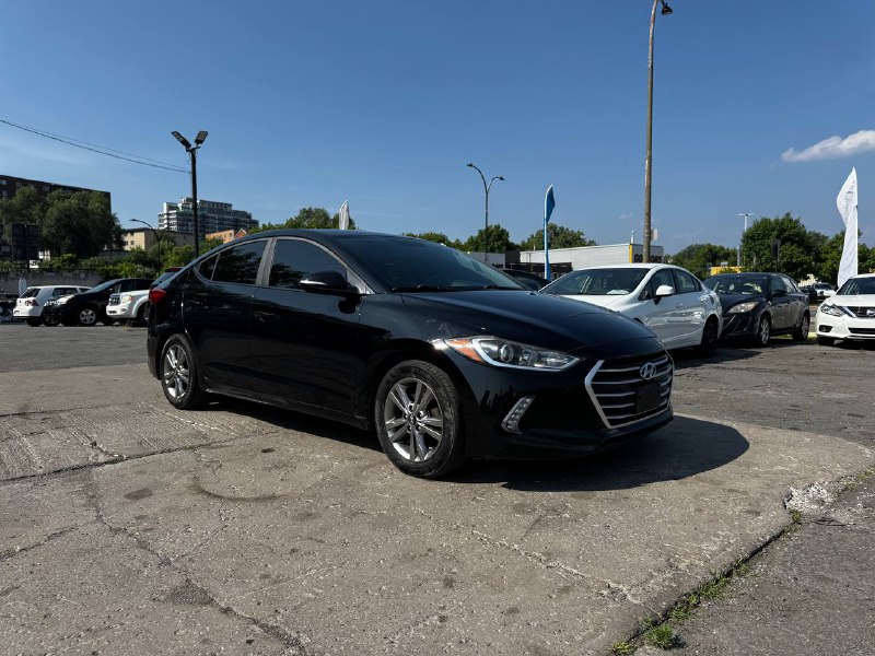 2017 Hyundai Elantra GL**SAAQ CERTIFIEE**CAR PLAY**SIEGES CHAUFFANTS**VOLANT CHAUFFANTS**MAGS**CAMERA DE RECULE**ANGLE MORT** Main Image