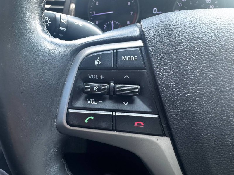 2017 Hyundai Elantra GL**SAAQ CERTIFIEE**CAR PLAY**SIEGES CHAUFFANTS**VOLANT CHAUFFANTS**MAGS**CAMERA DE RECULE**ANGLE MORT** Main Image