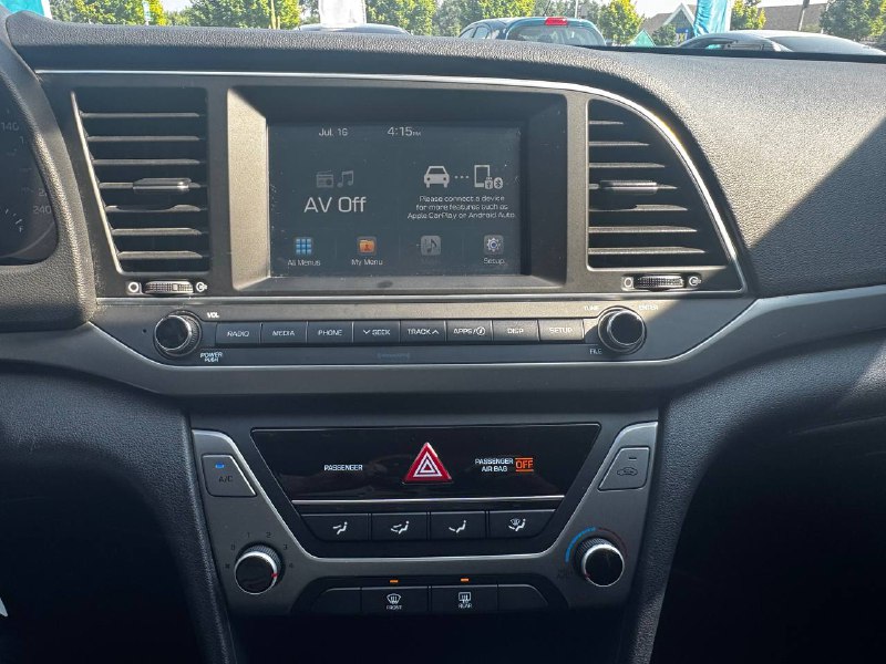 2017 Hyundai Elantra GL**SAAQ CERTIFIEE**CAR PLAY**SIEGES CHAUFFANTS**VOLANT CHAUFFANTS**MAGS**CAMERA DE RECULE**ANGLE MORT** Main Image