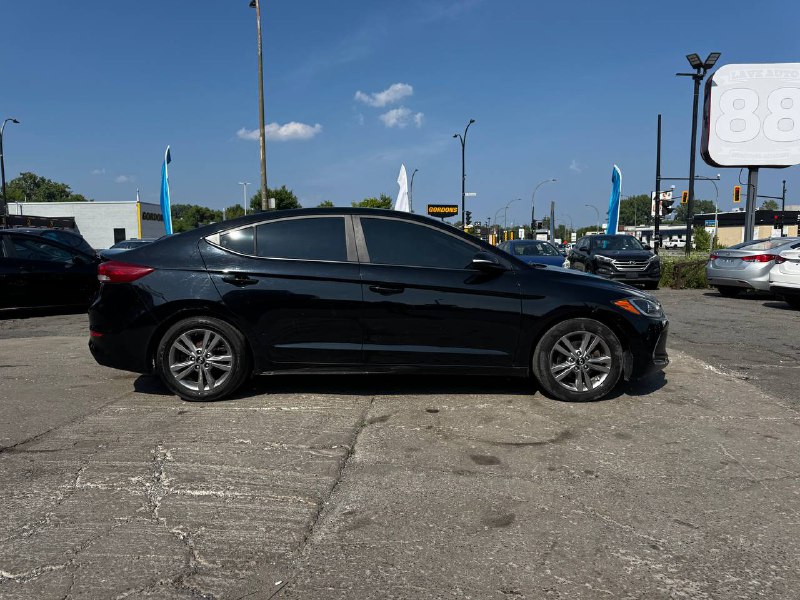 2017 Hyundai Elantra GL**SAAQ CERTIFIEE**CAR PLAY**SIEGES CHAUFFANTS**VOLANT CHAUFFANTS**MAGS**CAMERA DE RECULE**ANGLE MORT** Main Image