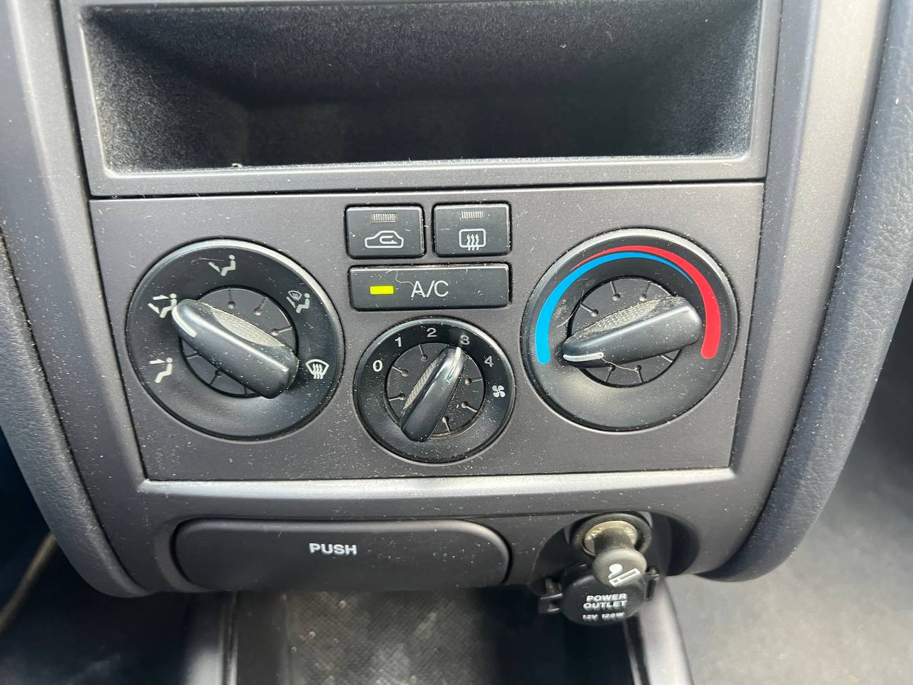 2004 Hyundai Elantra VE**Climatiseur**RÉgulateur de vitesse**Bas Kilometrage** Main Image