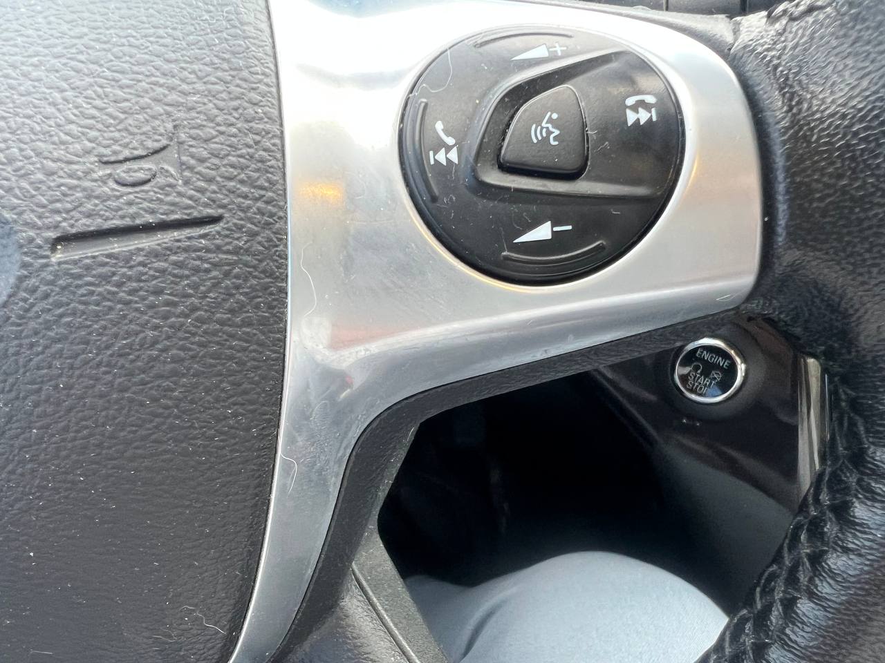 2016 Ford Escape Titanium**SAAQ CERTIFIEE**AWD**Toit Ouvrant Panaromique**ANGLE MORT**CamÉra de Recul**SIEGES EN CUIR**Navigation**SIEGES CHAUFFANTS**dÉmarrage À distance**MAGS** Main Image