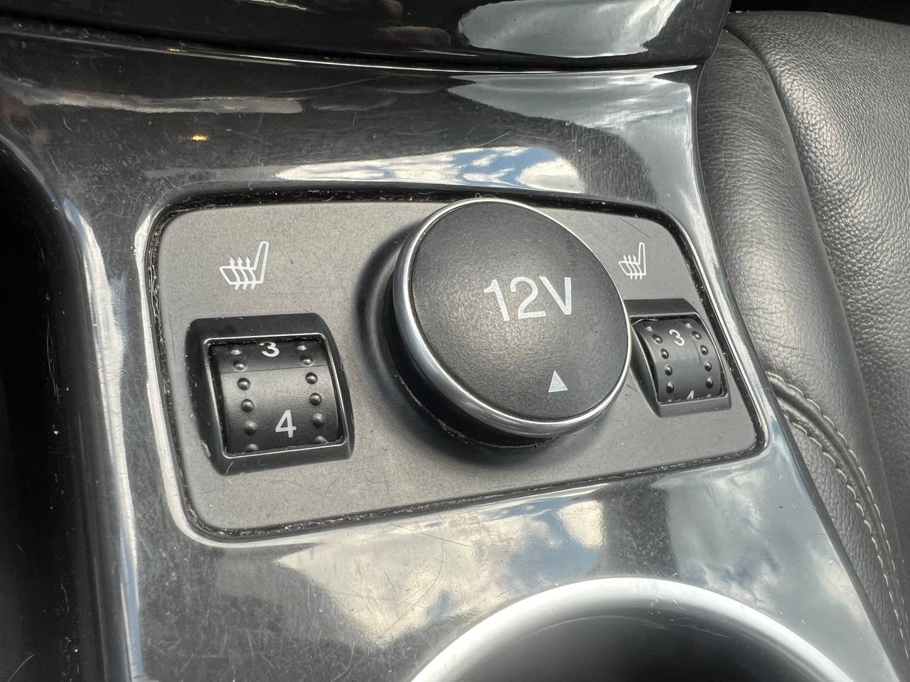 2016 Ford Escape Titanium**SAAQ CERTIFIEE**AWD**Toit Ouvrant Panaromique**ANGLE MORT**CamÉra de Recul**SIEGES EN CUIR**Navigation**SIEGES CHAUFFANTS**dÉmarrage À distance**MAGS** Main Image