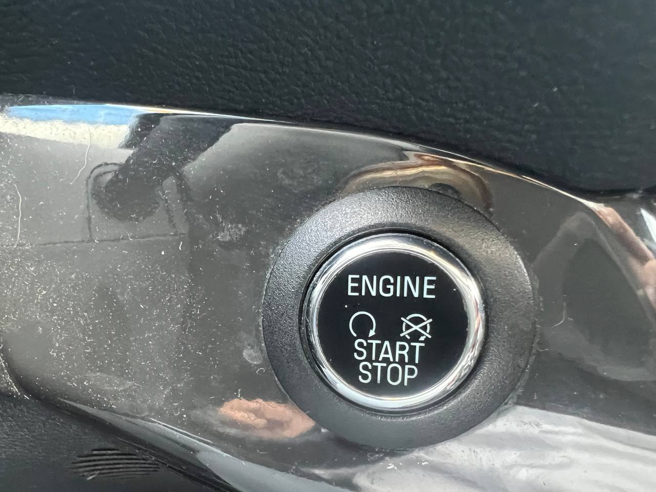 2016 Ford Escape Titanium**SAAQ CERTIFIEE**AWD**Toit Ouvrant Panaromique**ANGLE MORT**CamÉra de Recul**SIEGES EN CUIR**Navigation**SIEGES CHAUFFANTS**dÉmarrage À distance**MAGS** Main Image