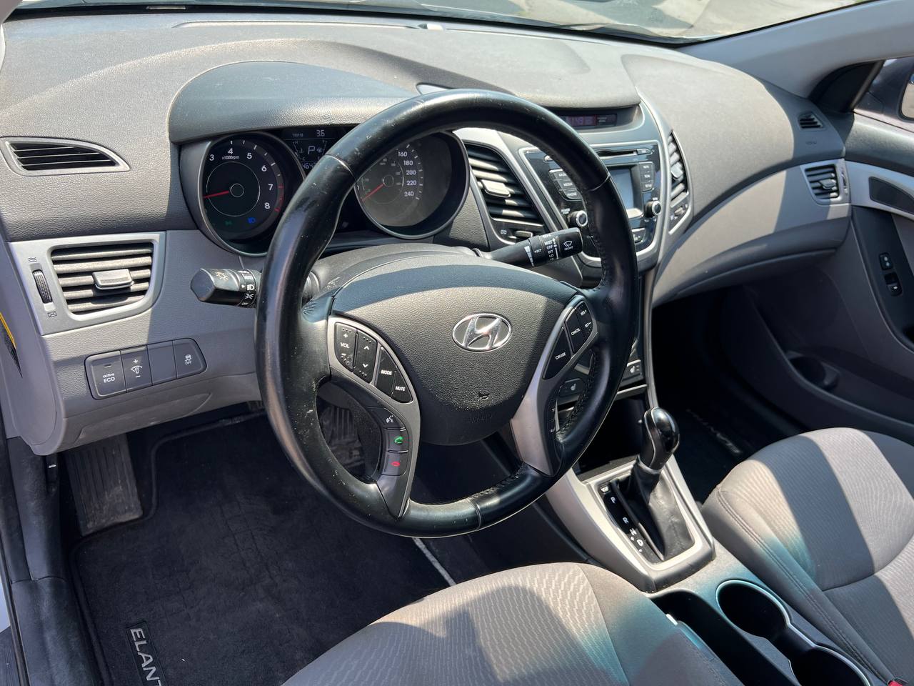 2014 Hyundai Elantra GLS**SAAQ CERTIFIEE**Toit Ouvrant**CAMERA DE RECULE**SIEGES CHAUFFANTS**MAGS**Bas Kilometrage**Un PropriÉtaire** Main Image