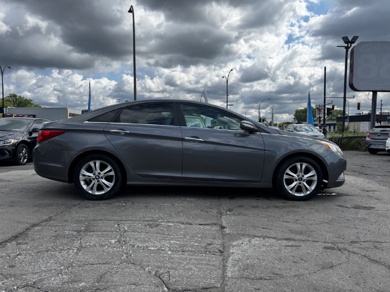 2011 Hyundai Sonata Limited**Un Proprietaire**CUIR**TOIT OUVRANT**SIEGES CHAUFFNATS**MAGS** Main Image
