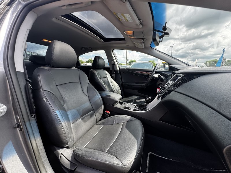 2011 Hyundai Sonata Limited**Un Proprietaire**CUIR**TOIT OUVRANT**SIEGES CHAUFFNATS**MAGS** Main Image