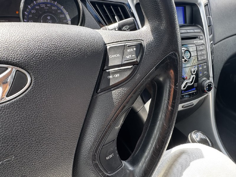 2011 Hyundai Sonata Limited**Un Proprietaire**CUIR**TOIT OUVRANT**SIEGES CHAUFFNATS**MAGS** Main Image