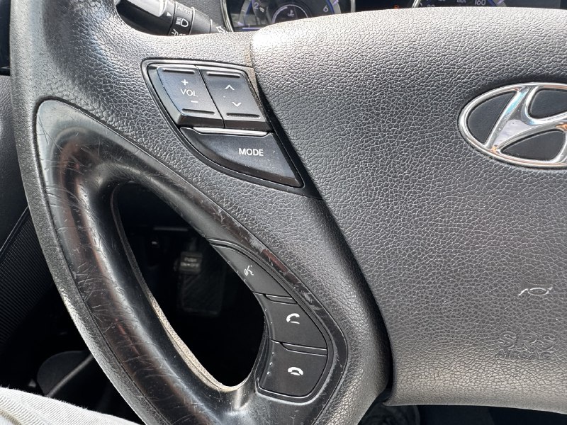 2011 Hyundai Sonata Limited**Un Proprietaire**CUIR**TOIT OUVRANT**SIEGES CHAUFFNATS**MAGS** Main Image