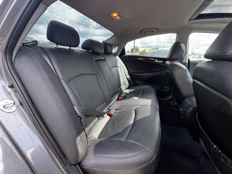 2011 Hyundai Sonata Limited**Un Proprietaire**CUIR**TOIT OUVRANT**SIEGES CHAUFFNATS**MAGS** Main Image