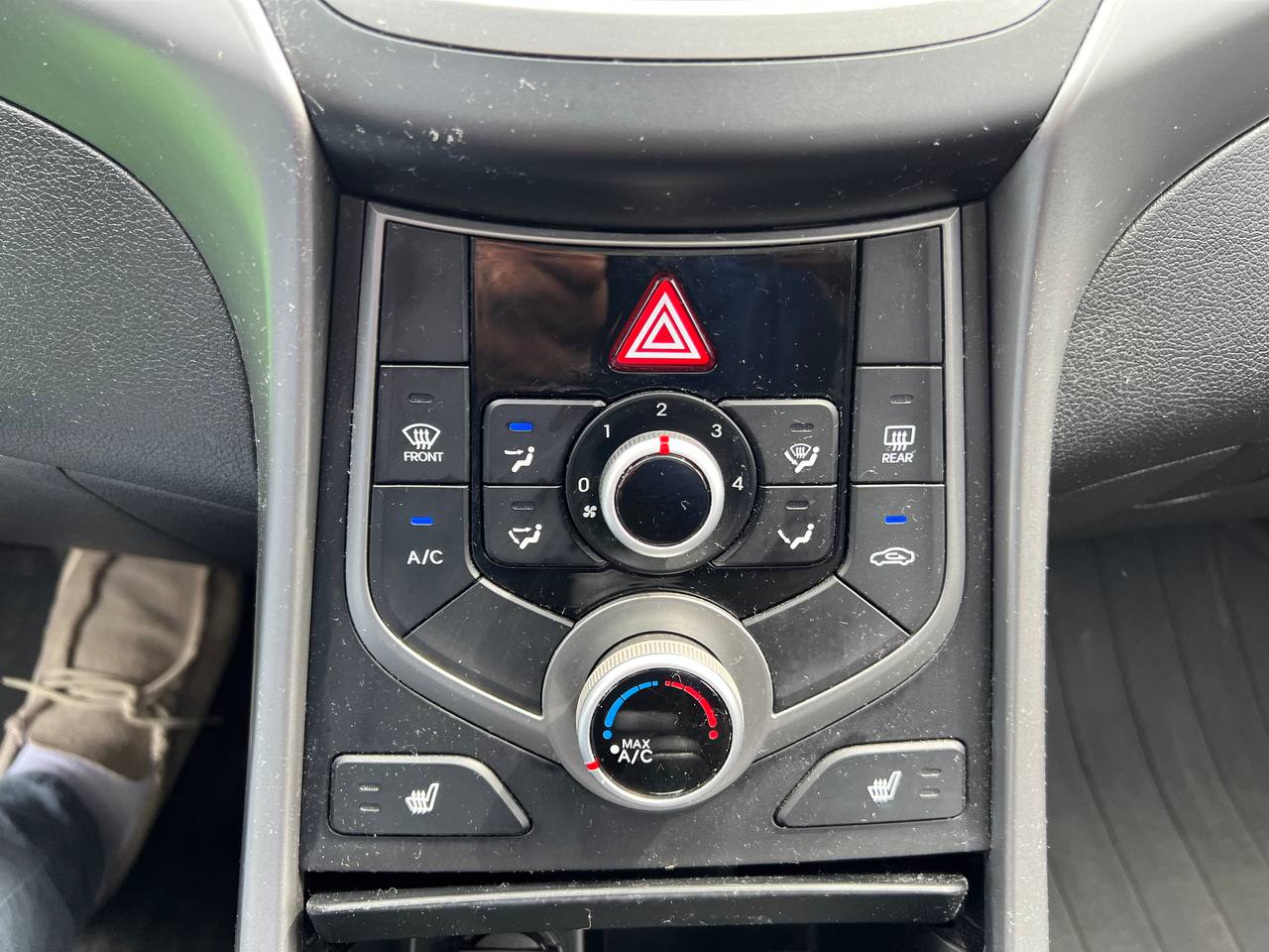 2016 Hyundai Elantra Sport Appearance**SAAQ CERTIFIEE**Toit Ouvrant**CAMERA DE RECULE**SIEGES CHAUFFANTS**MAGS** Main Image