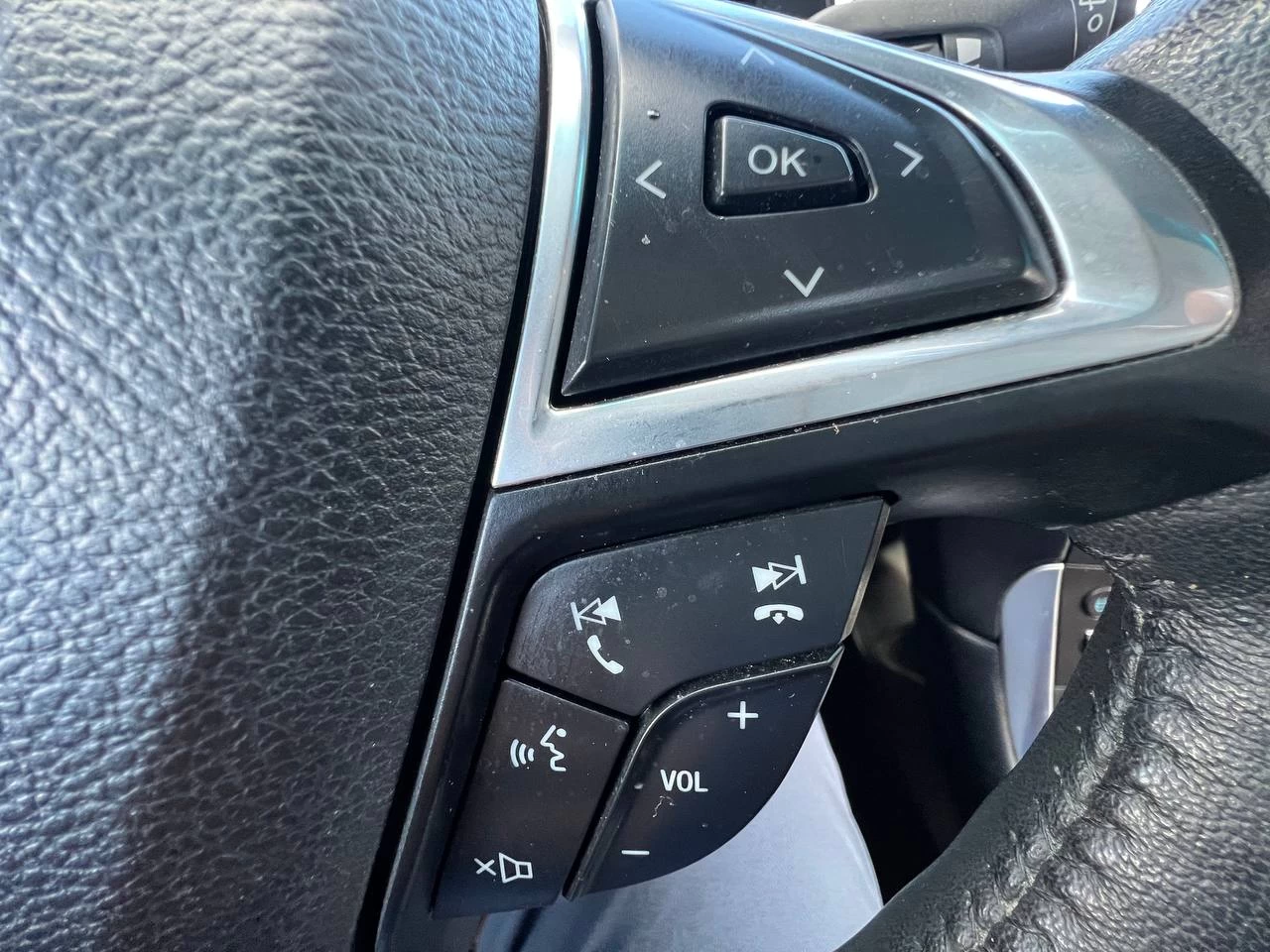 2015 Ford Edge TitaniumT**AWD**Toit Ouvrant Panaromique**ANGLE MORT**CamÉra de Recul**SIEGES EN CUIR**Navigation**SIEGES CHAUFFANTS**SIEGES CHAUFFANTS ARRIERE**SiÈges ventilÉs**VOLANT CHAUFFANTS**MAGS**dÉmarrage À distance** Image principale