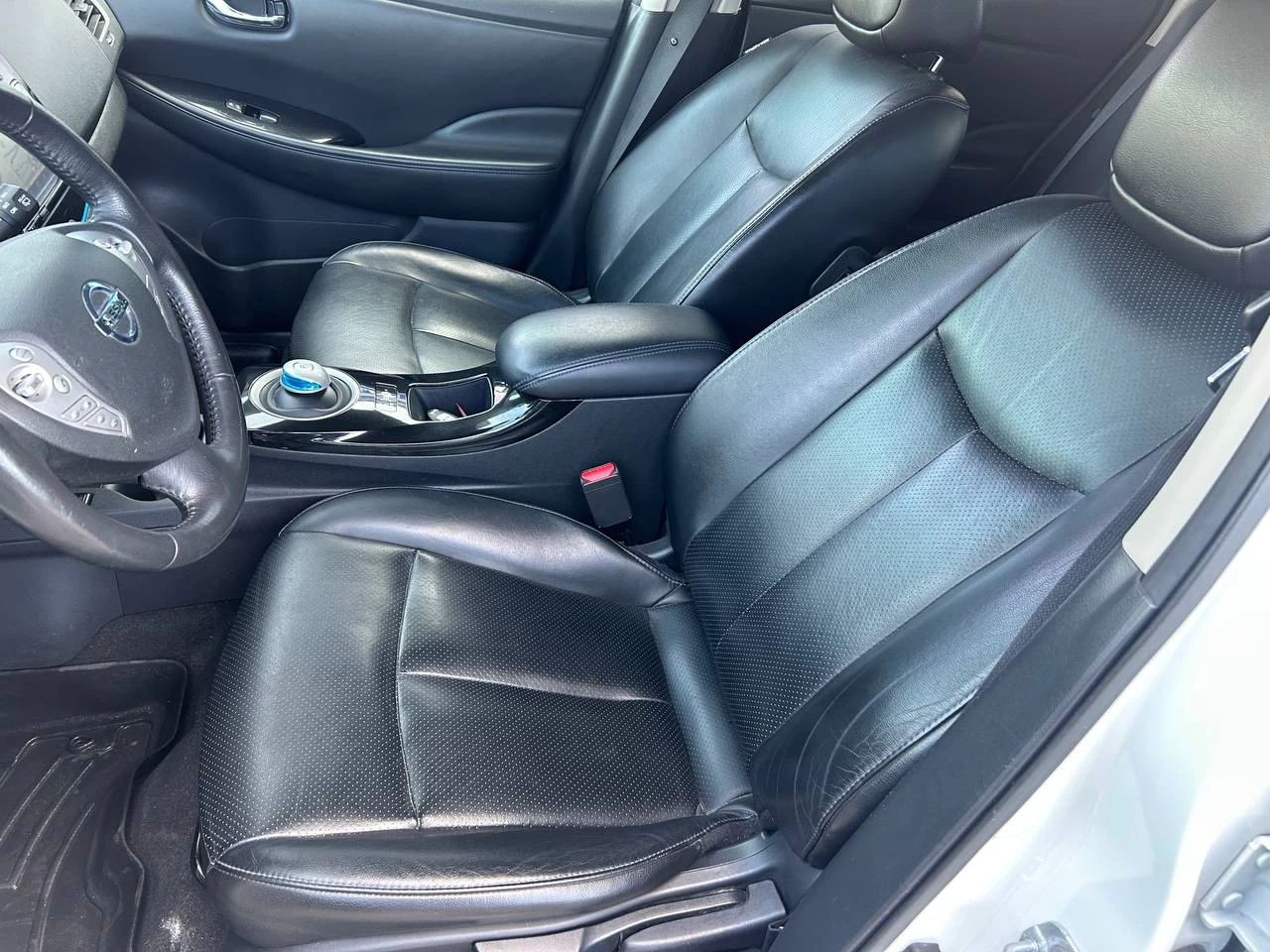 2016 Nissan LEAF SV**NAVIGATION**CAMERA DE RECUL**BLUETOOTH**SIEGES CHAUFFANT** SIEGES EN CUIR**VOLANT CHAUFFANT** Main Image