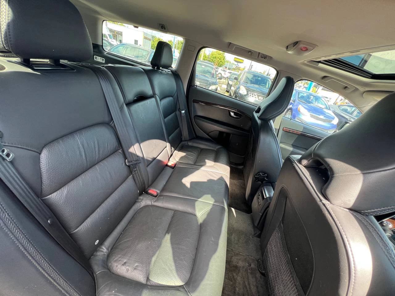 2012 Volvo XC70 T6**AWD  Toit Ouvrant**ALERTE D'ANGLE MORT**SIEGES EN CUIR**SIEGES CHAUFFANTS**SIEGES CHAUFFANTS ARRIERE**MAGS** Image principale