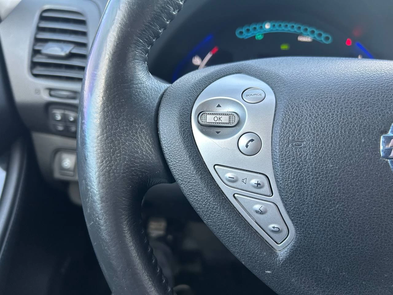 2016 Nissan LEAF SV**NAVIGATION**CAMERA DE RECUL**BLUETOOTH**SIEGES CHAUFFANT** SIEGES EN CUIR**VOLANT CHAUFFANT** Main Image