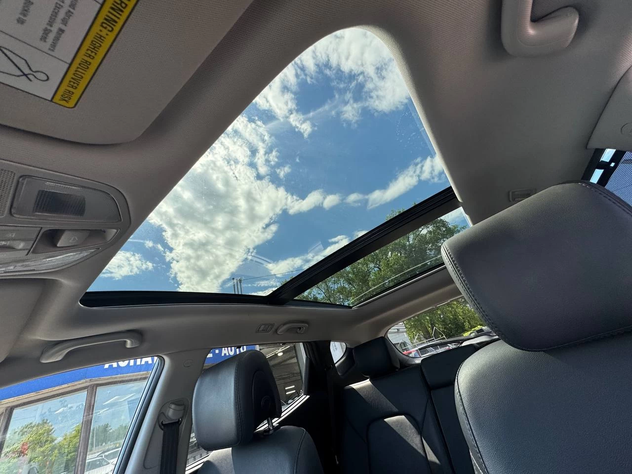 2017 Hyundai Santa Fe Sport SE**AWD**SAAQ CERTIFIEE**TOIT OUVRANT PANORAMIQUE**SIEGE EN CUIR**CAMERA DE RECUL**SIEGES CHAUFFNATS AVANT ET ARRIERE**Volant Chauffant**Alerte d'angle Mort**MAGS** Image principale