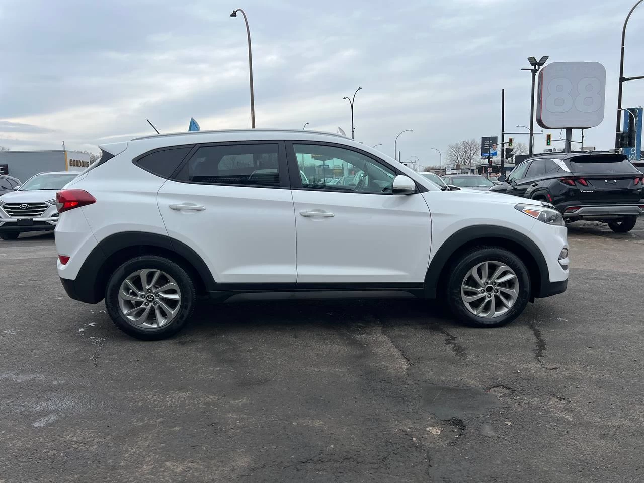 2016 Hyundai Tucson Premium**AWD**CAMERA DE RECUL**SIEGES CHAUFFANTS**MAGS**SIEGES CHAUFFANTS ARRIERE**Alerte d'angle Mort** Image principale