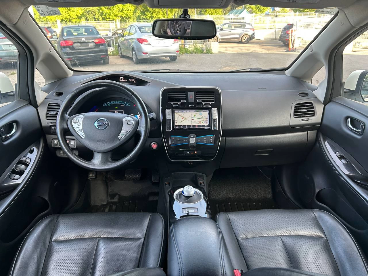 2016 Nissan LEAF SV**NAVIGATION**CAMERA DE RECUL**BLUETOOTH**SIEGES CHAUFFANT** SIEGES EN CUIR**VOLANT CHAUFFANT** Main Image